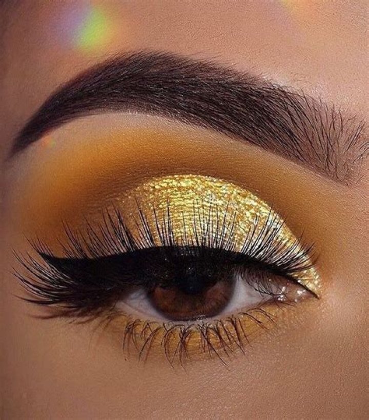 Discover The Allure Of Yellow Eyeshadow Looks