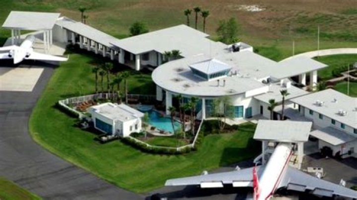 Exploring Casa de John Travolta: A Glimpse into the Actor's Luxurious Retreat