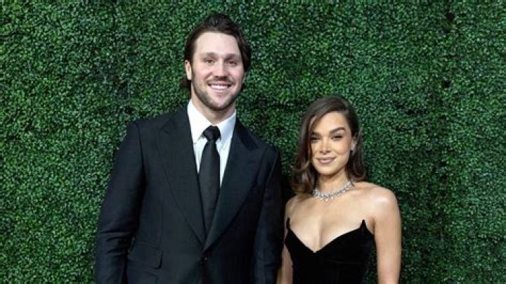 Exploring Hailee Steinfeld's Boyfriend: Who is She Dating in 2023?