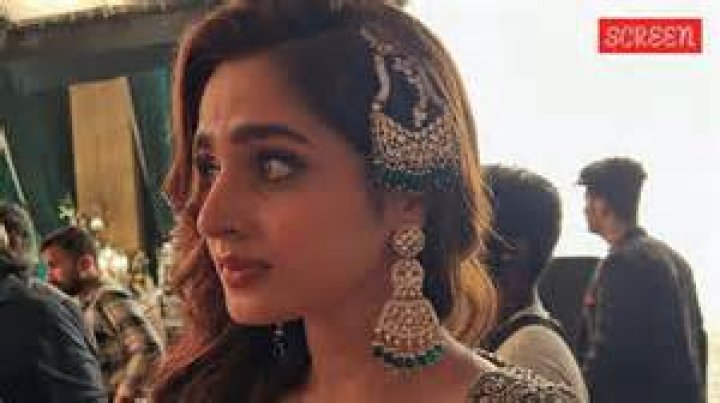 Uncovering Ayesha Khan's Real Age And Intriguing Journey